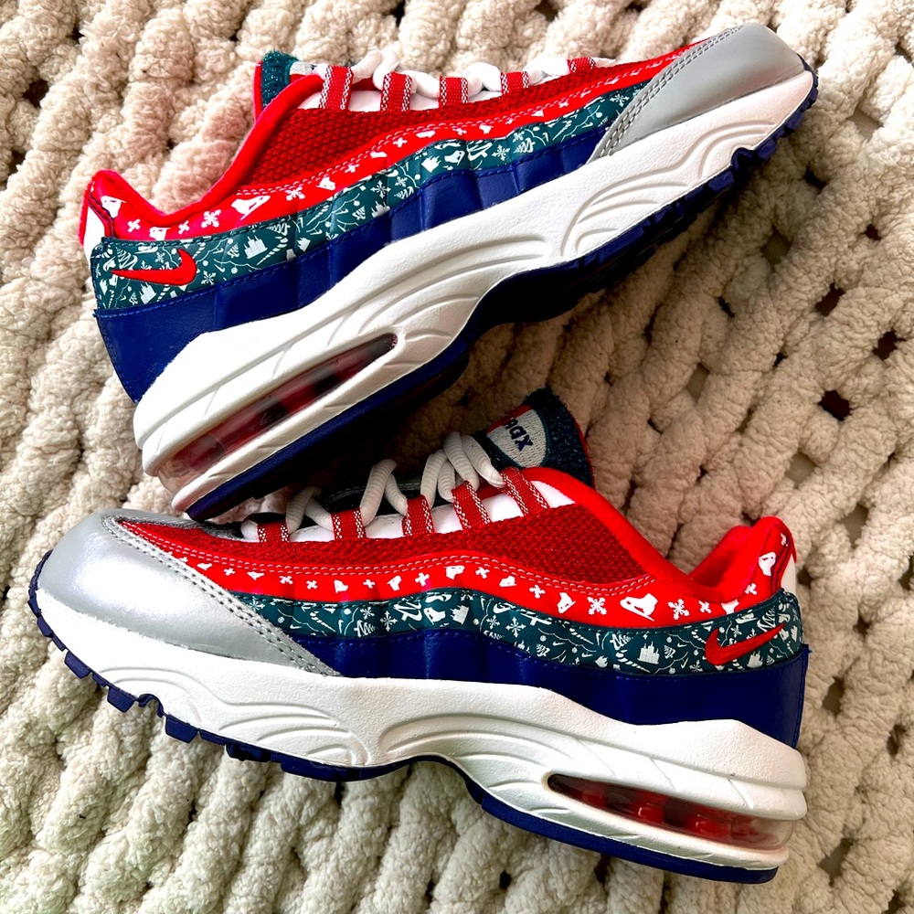 Nike Air Max 95 Girls Shoes Size 3Y, Color: White/University Red •slightly used